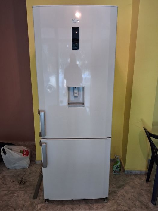 Продавам хладилник BEKO 475 литра
