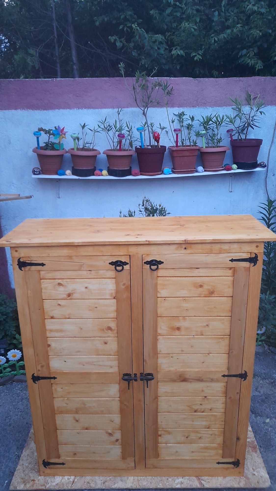 Mobilier Rustic cu feronerie rustica