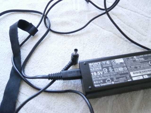Оригинално зарядно за лаптоп Sony