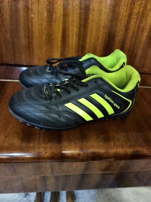 Продам бутсы, сороконожки для футбола
