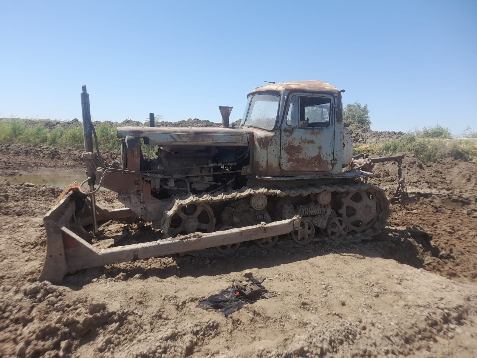 Buldozer sotiladi dt 075