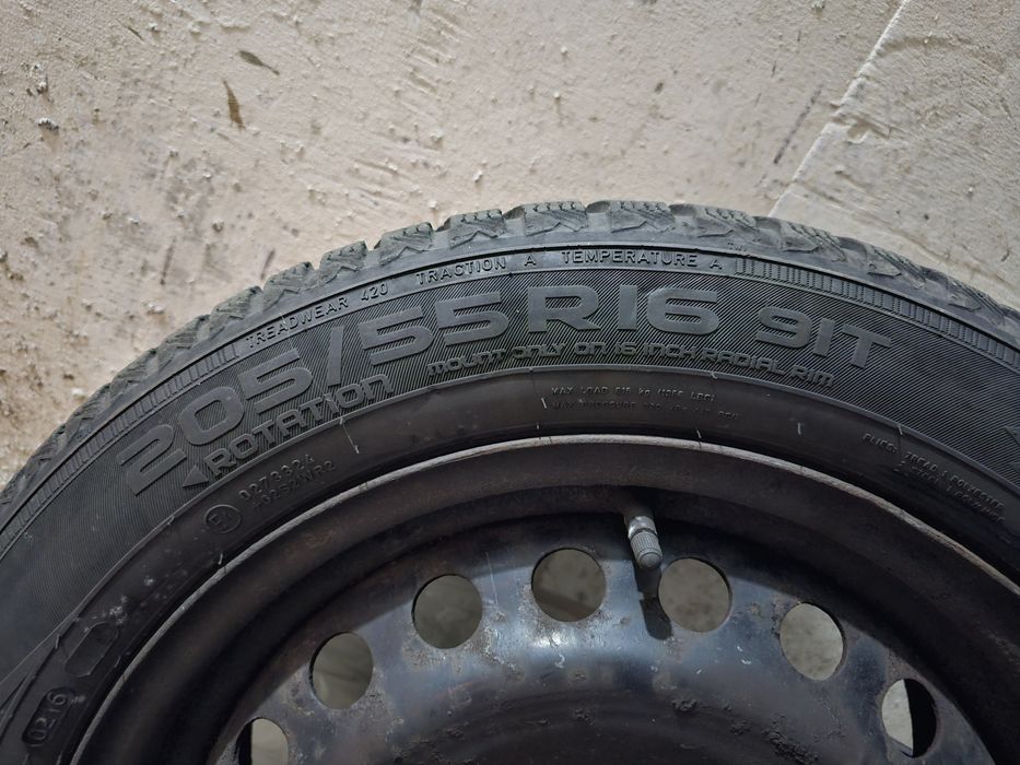 Set 4 anvelope iarnă Ford 205/55 R16 pe jante tablă + prezoane