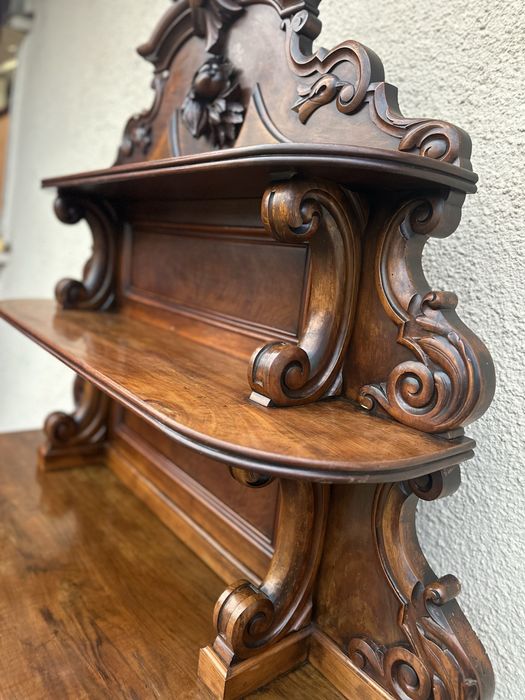 Антикварен бюфет/сервант от орех.