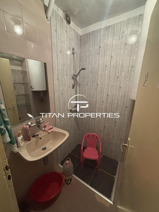 Дава се под наем Тристаен апартамент в Бургас, Център - 76 кв.м за 357 € - Снимка #2