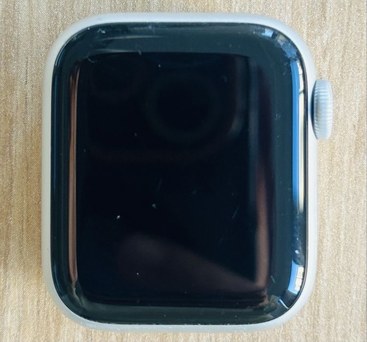 Apple Watch SE (2nd Gen) 40mm – Silver Aluminum