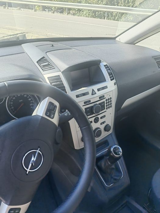 Opel Zafira 1,7 litri, 7locuri, an 2008