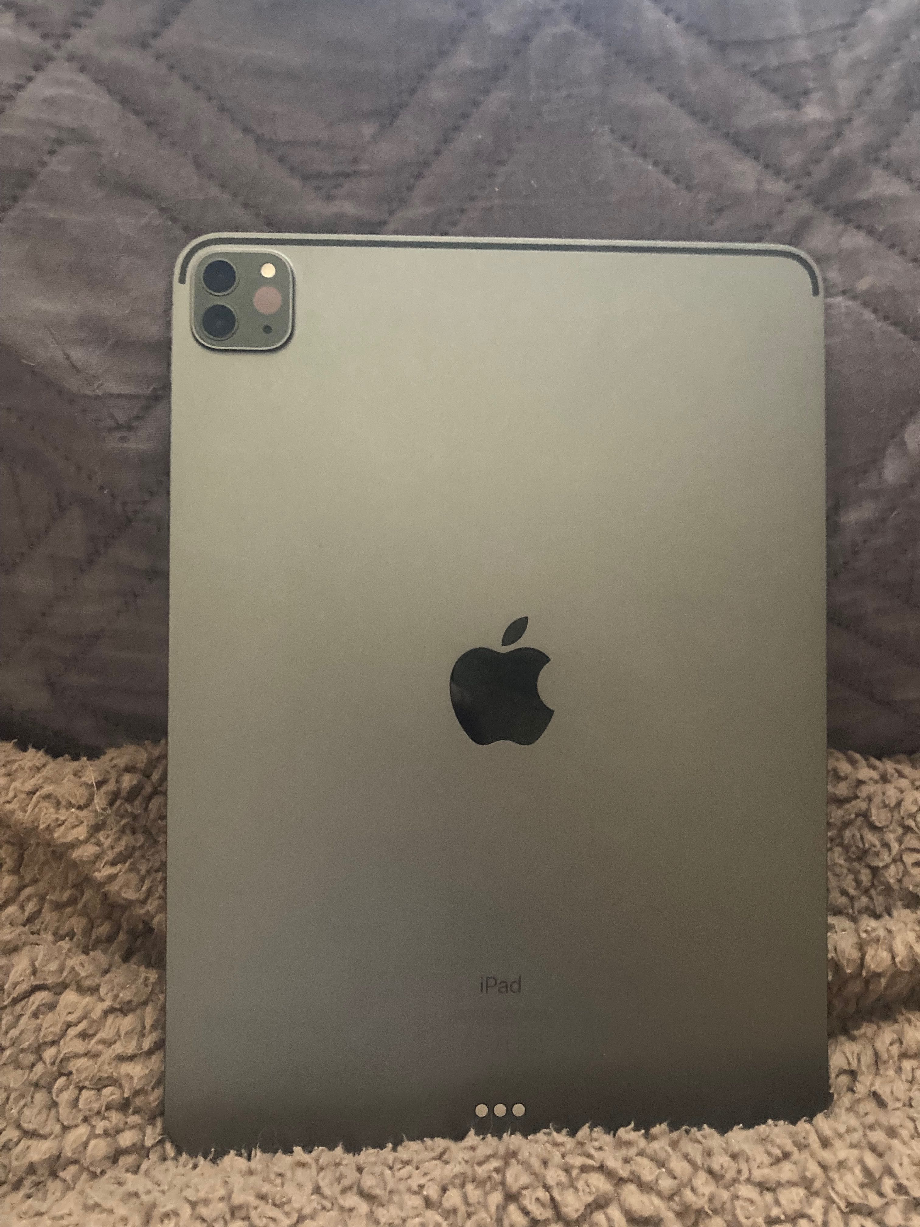 iPad Pro 11” 2020, 128GB / ICloud activ se vinde doar pentru piese!