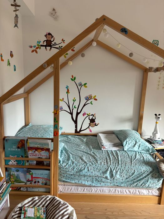 Pat din lemn stil casuta montessori