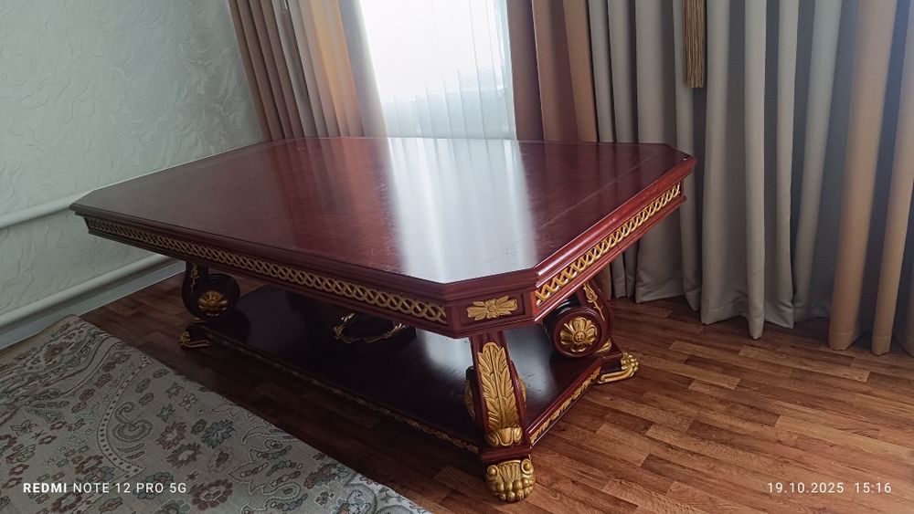Продам стол в длина2.40 ширина 1.50