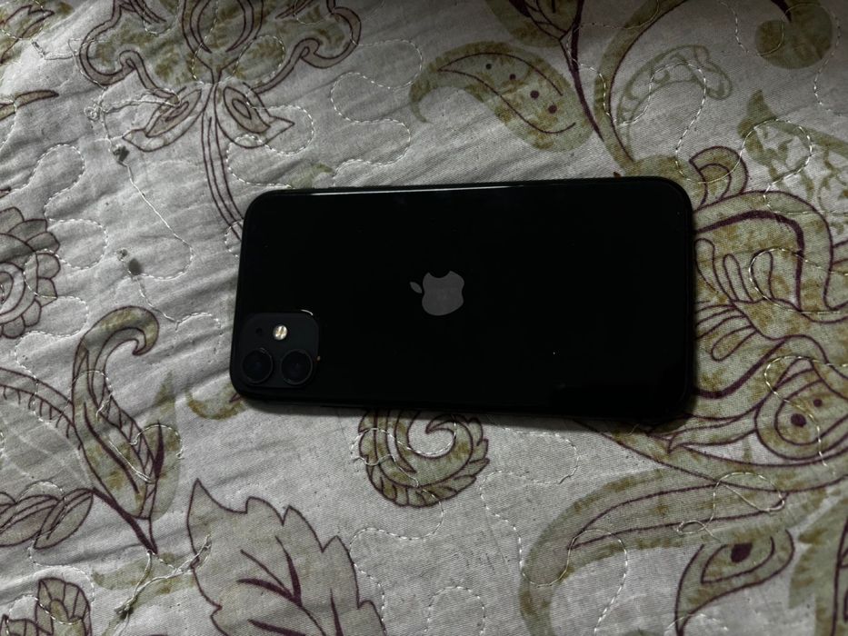 iPhone 11 в хорошем состояни