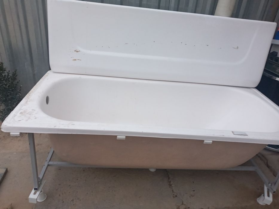 Yangi xolatda  vanna srocha sotaman Новый Ванны сроча прдодаётся