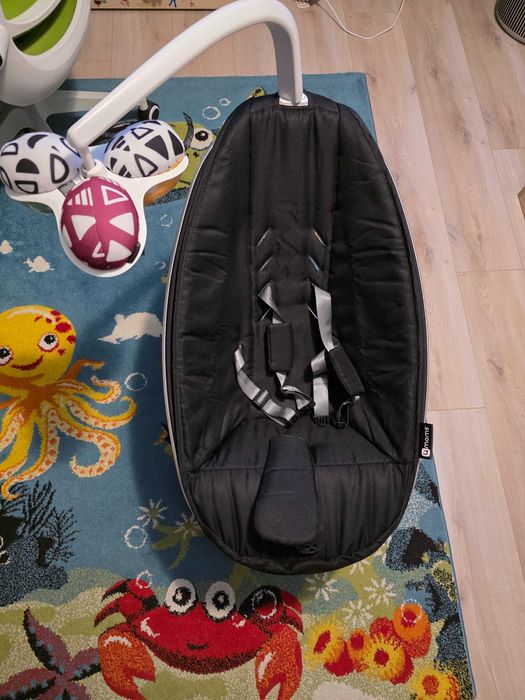 mamaRoo 5.0 Електрическа бебешка люлка черна с бонус подложка за бебе