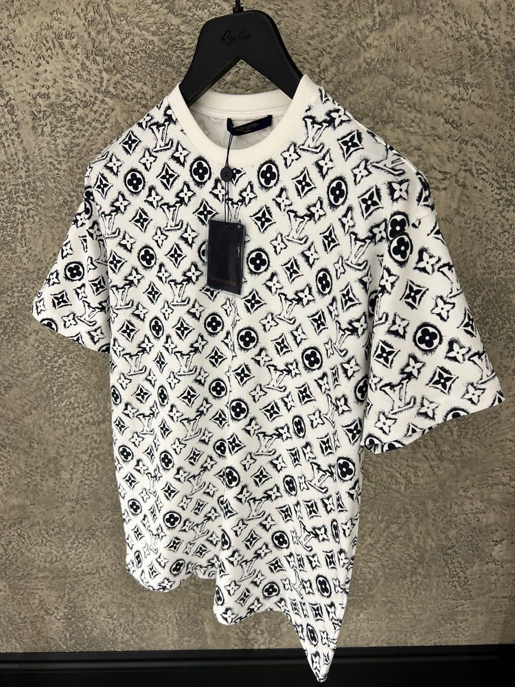 Tricou Louis Vuitton alb colectia noua print