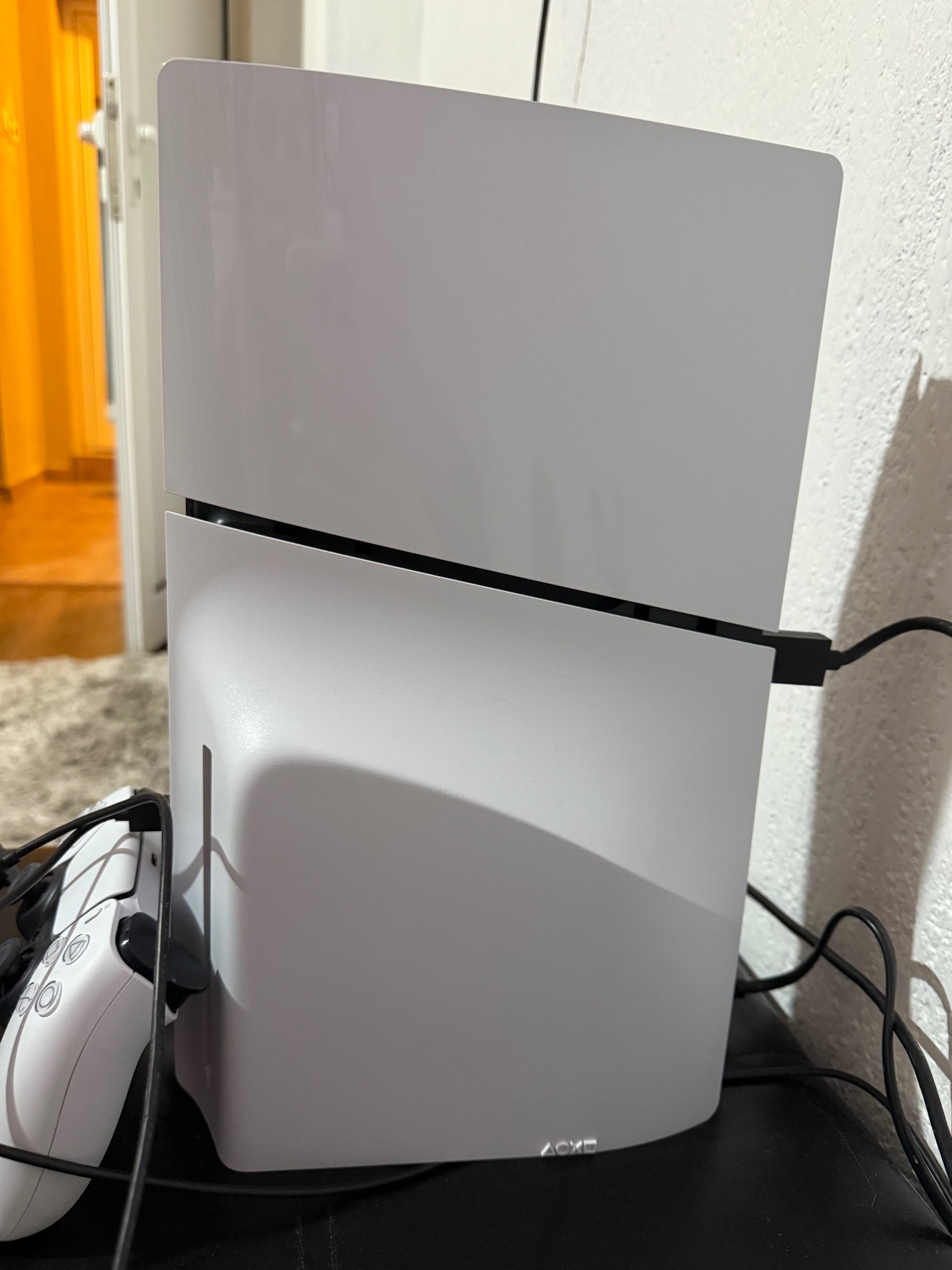 PlayStation slim 5 конзола, 1TB SSD + EA Sports FC 25 игра (диск)