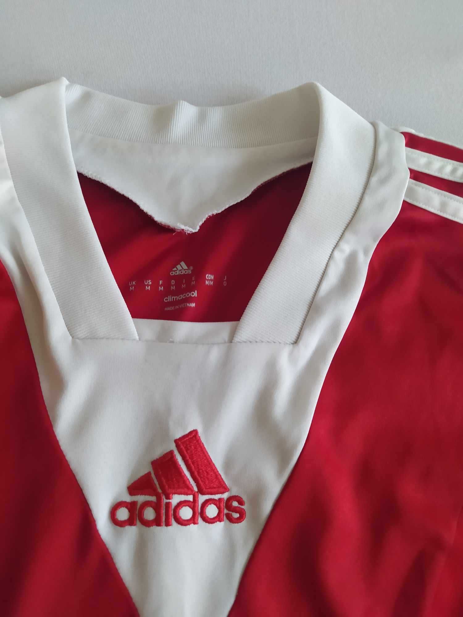 Спортни къси панталони и тениски Adidas, Asics