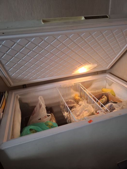 Продавам фризер- ракла 300 литра, марка GORENIE.