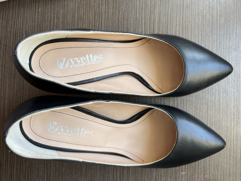 Pantofi din piele