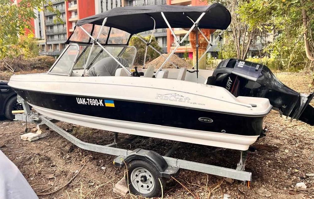 Barcă LARSON FINCRAFT 1850 DC cu motor Mercury de 115 CP