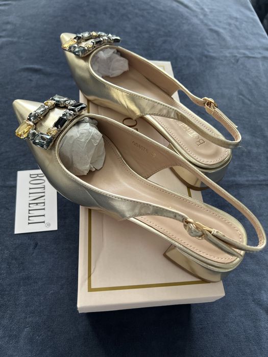 Продавам дамски обувки Botinelli gold color, 38 номер