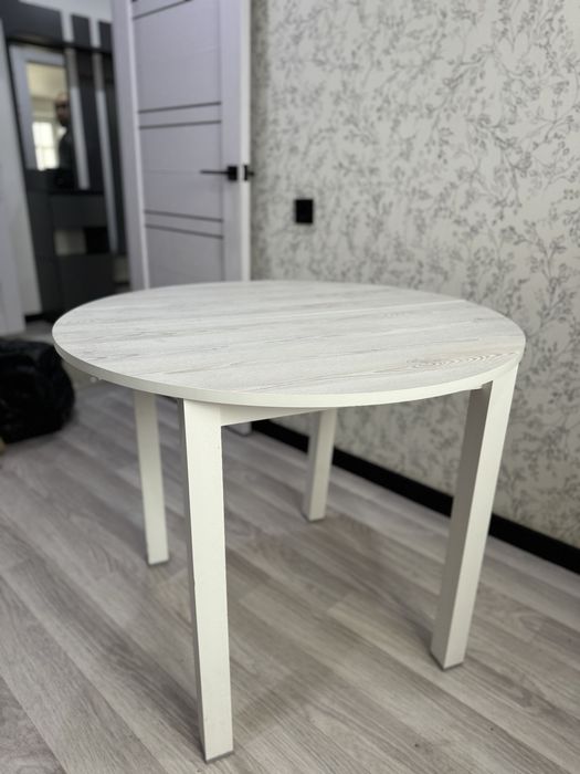 Продам стол недорого 25.000 тг