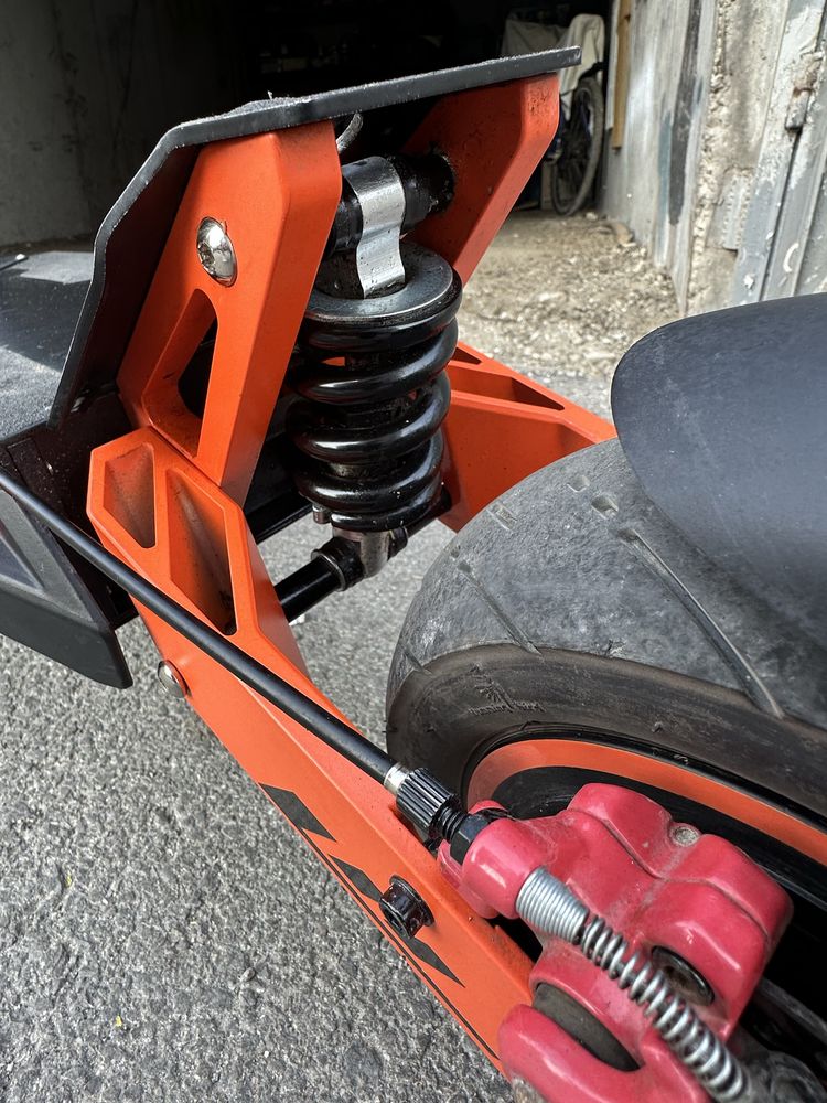 ТОП СЪСТОЯНИЕ!Продавам Електрическа Тротинетка Kugoo G2 MAX2024 1200W
