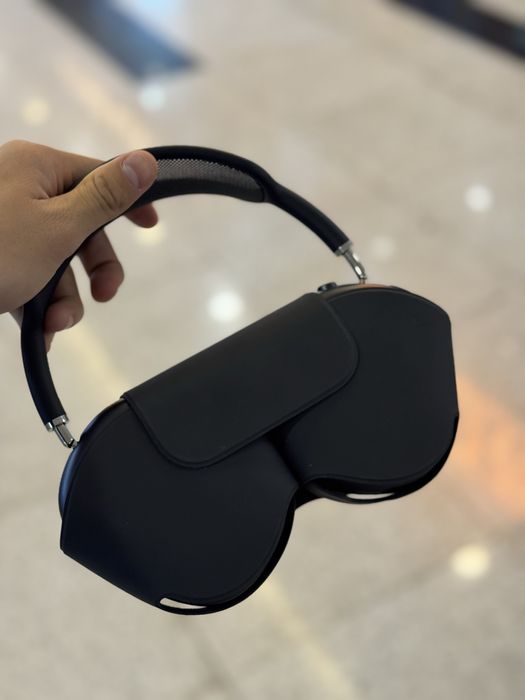 AirPods Max with Smart Case