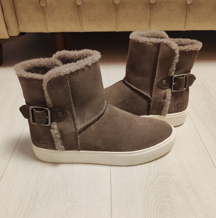 UGG cizme piele întoarsă