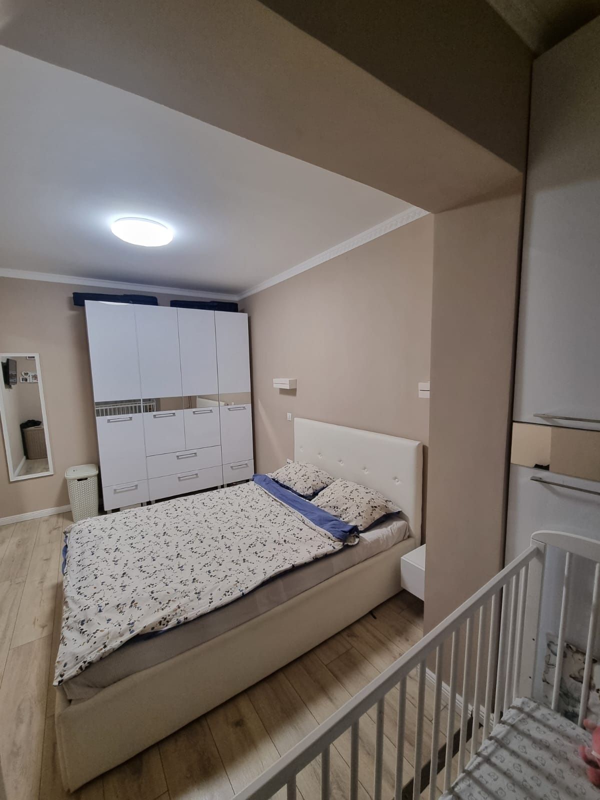 apartament cu 3 camere , zona Iosia