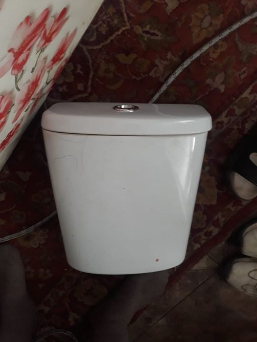 Продам бачок для унитаза.