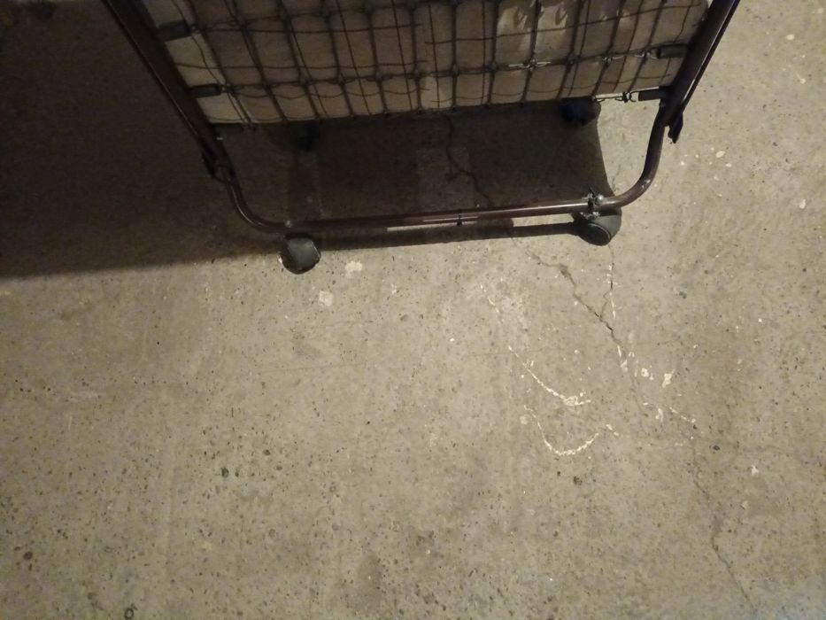 Pat pliant metalic cu role , saltea și tetieră