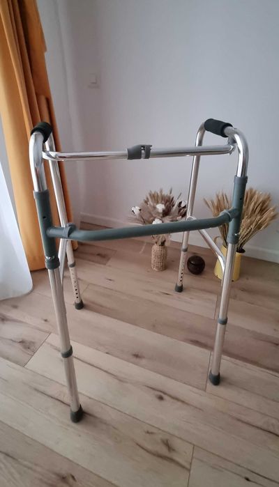 Vand carut cu roti, carje, cadru