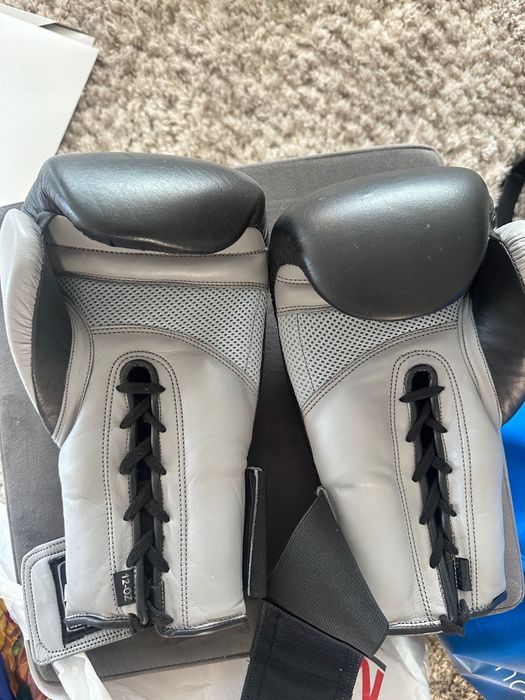 Боксови ръкавици Diamond Dekkers супер запазени 12 oz