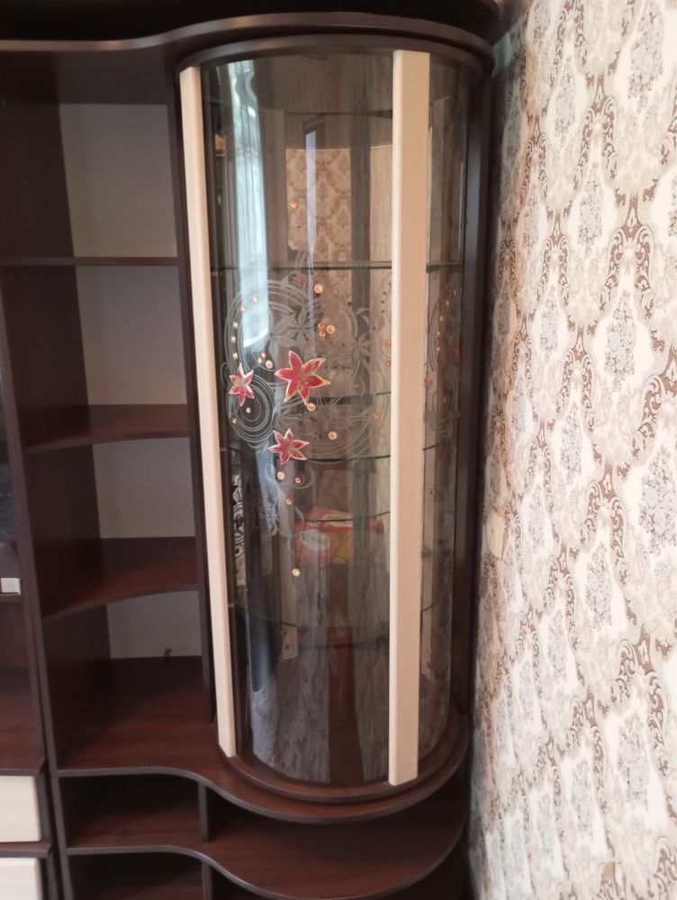 Продам стенку в гостиную