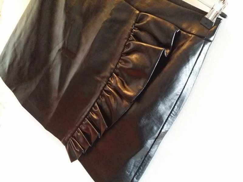 Fusta piele eco Stradivarius,mar 40,merge si 38,noua cu eticheta