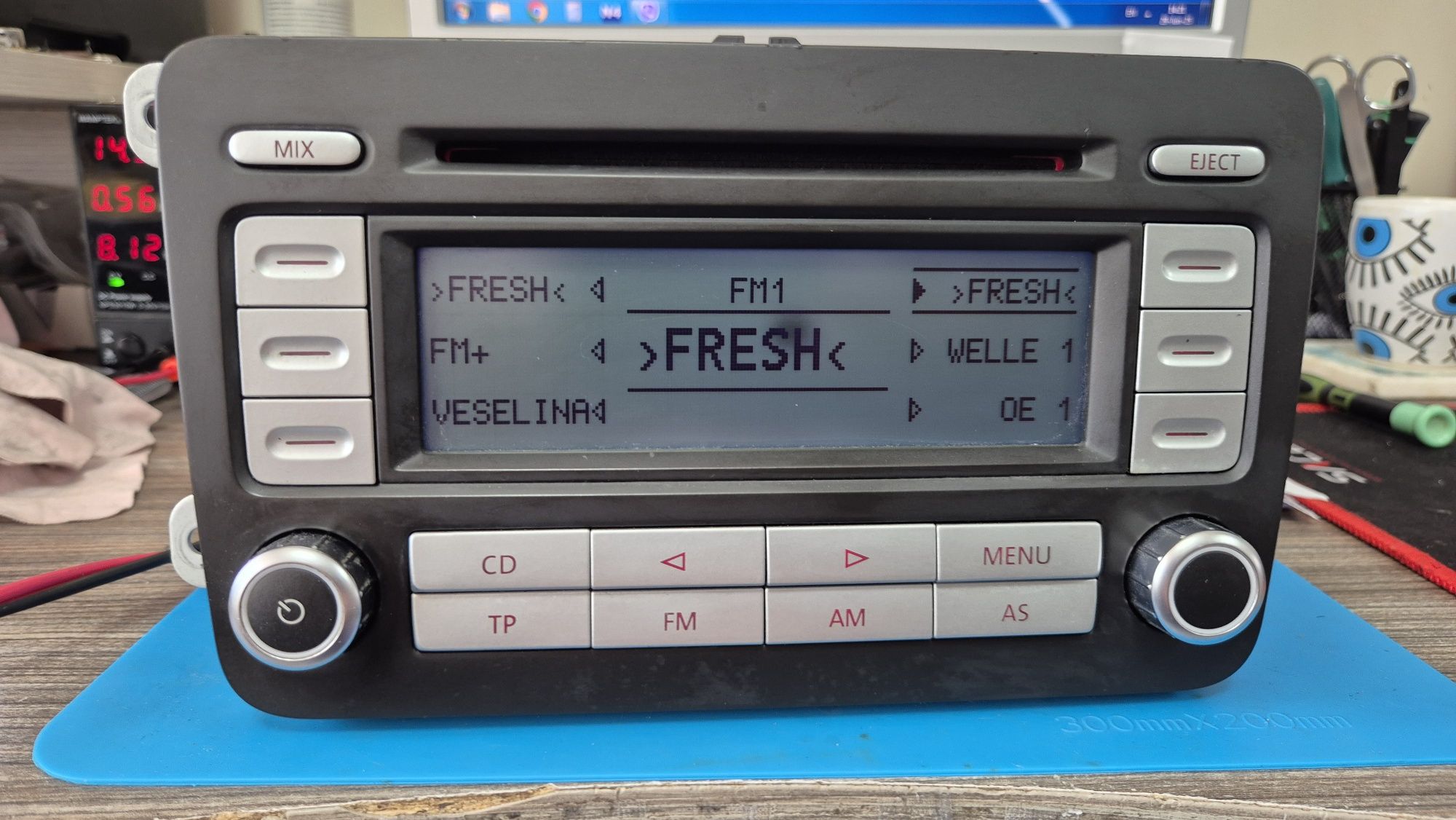 vw RCD 300 радио,наличен код! vw RCD300
