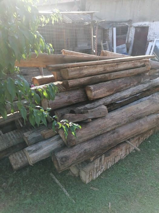 se vinde lemn de foc din demolari