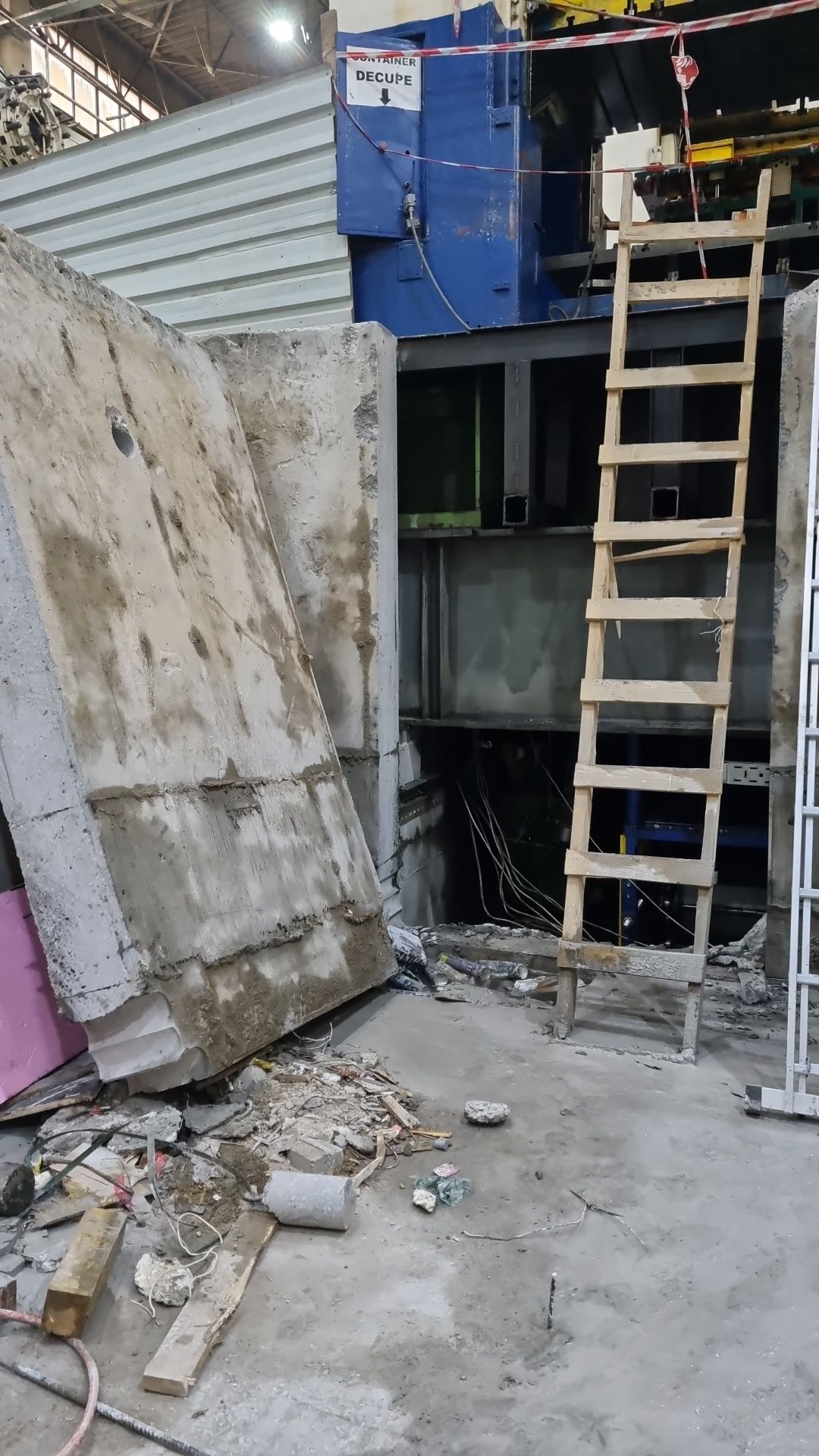 Taiat decupat secționat piconat carotat beton armat . Carota carotare