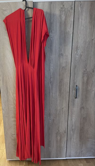 Продавам червена лятна рокля