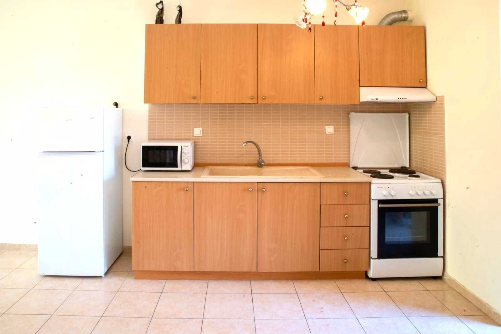 Продава къща - мезонет 90 м2 и двор 120 м2 в Аспровалта, Гърция