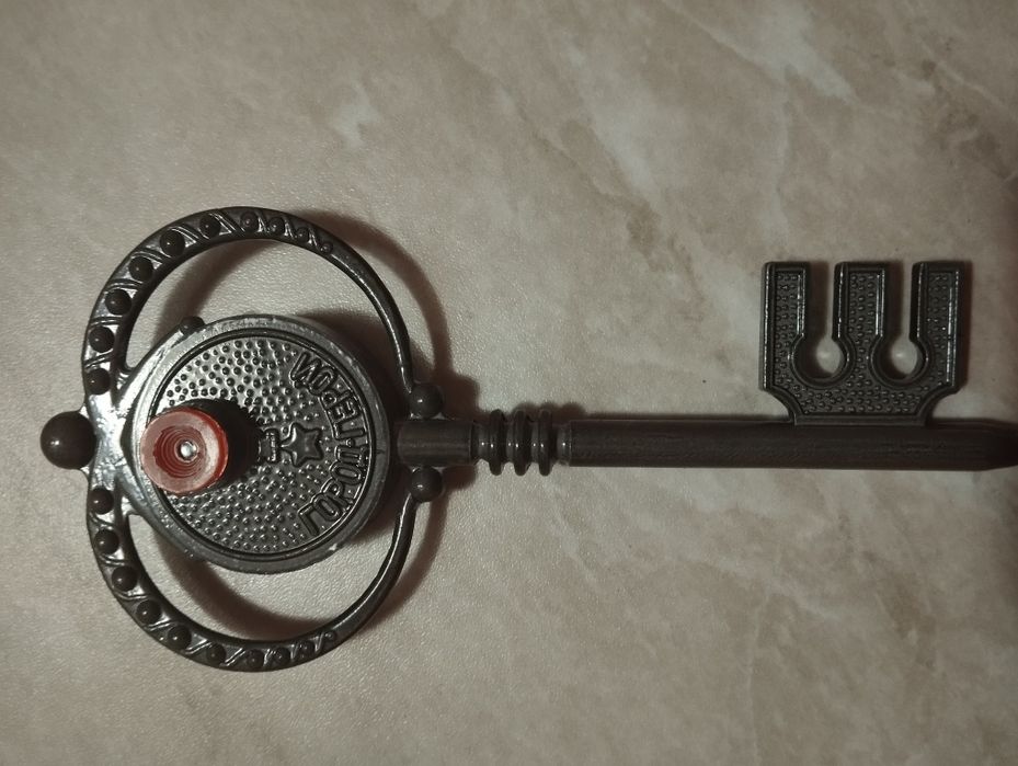 Антикварен нов ключ