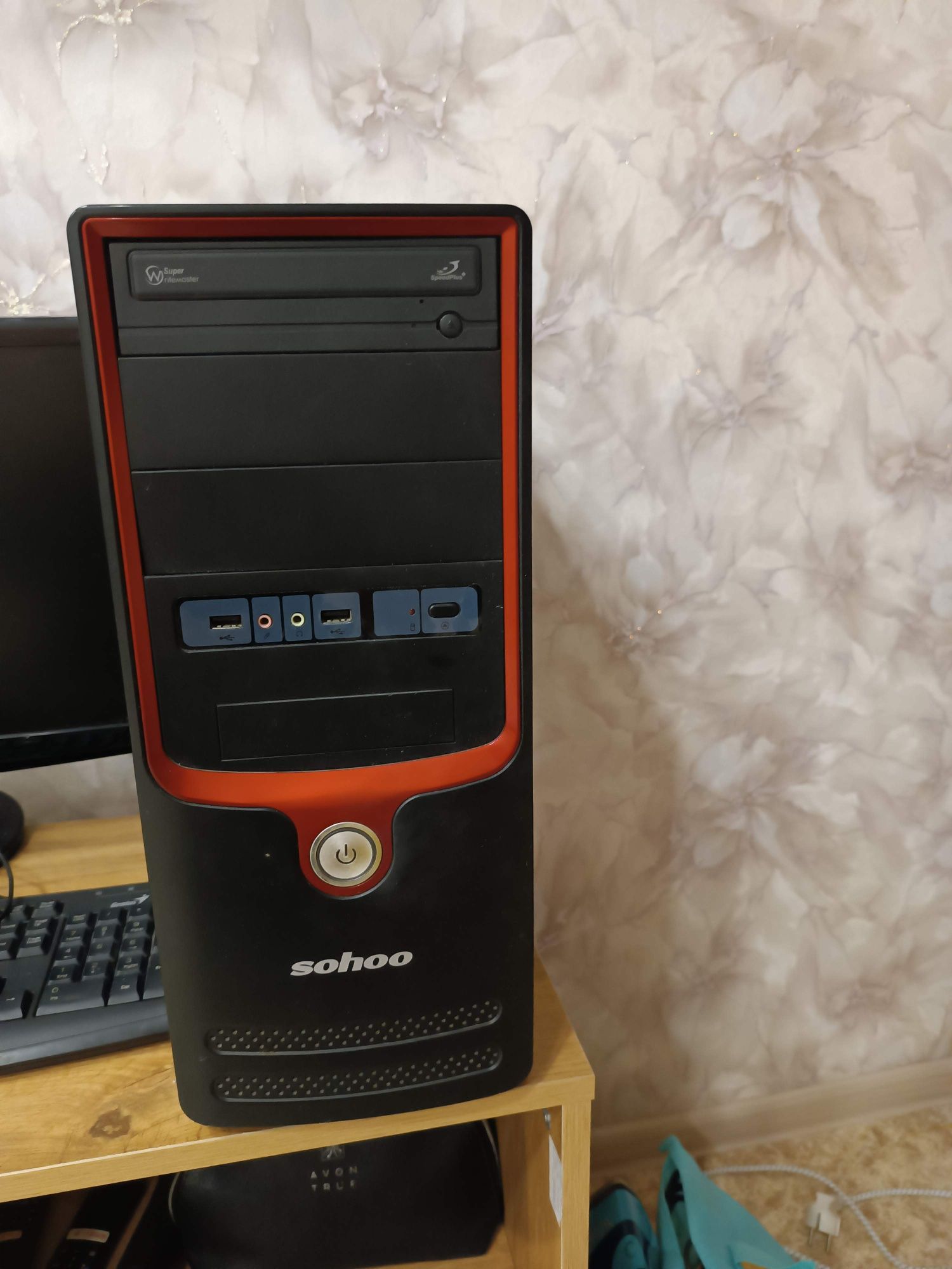 Продам компьютер,монитор , клавиатура,все в комплекте,можно и отдельно