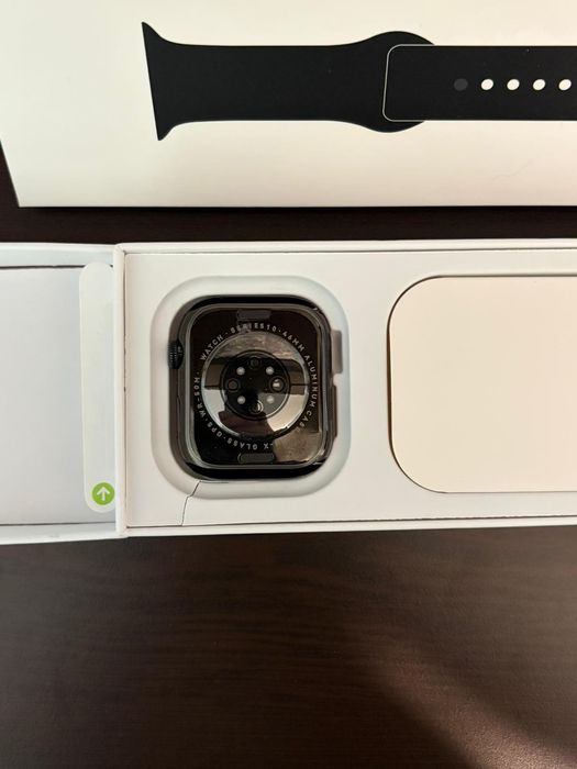 Смарт часовник Apple watch S10