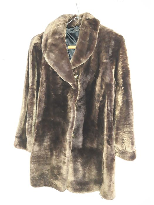 Vand haina de blana stare exceptionala