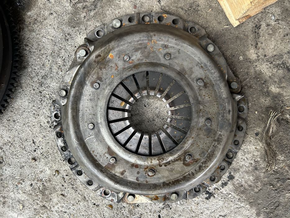 Скоростна кутия и комплект съединител с маховик за бмв е39 2.0 бензин