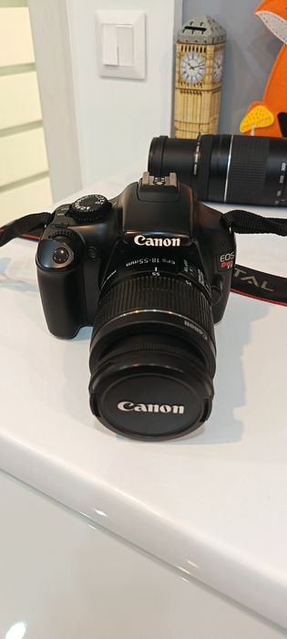 Canon Rebel T3 DSLR cu 2 obiective/ EU 1100D