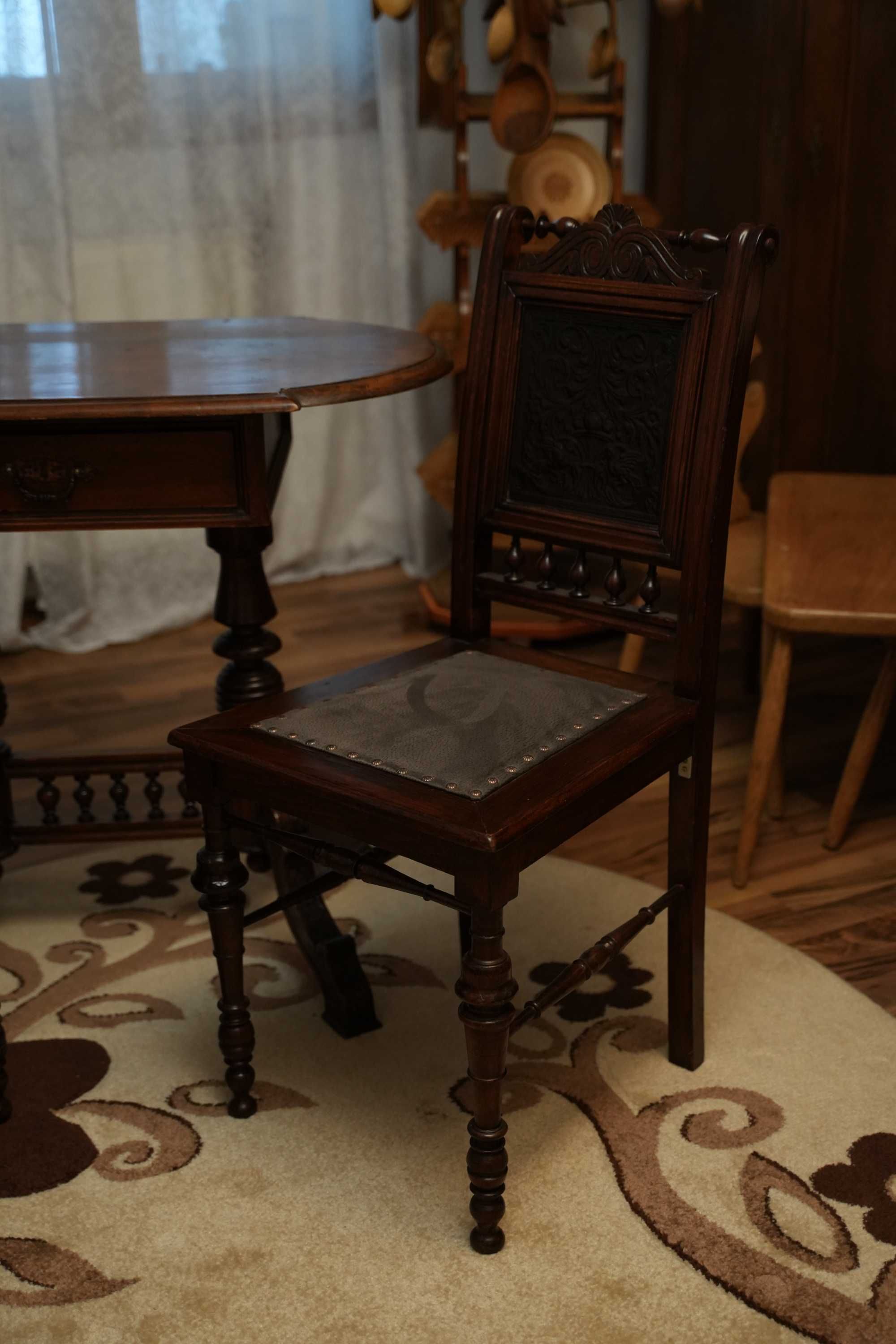 Set Masa si scaune, mobilier antic, lucrate manual, lemn masiv Tei