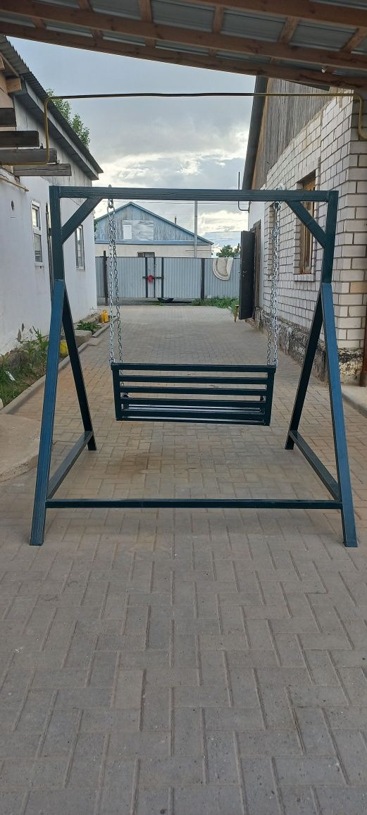 Продам качелю металлическую