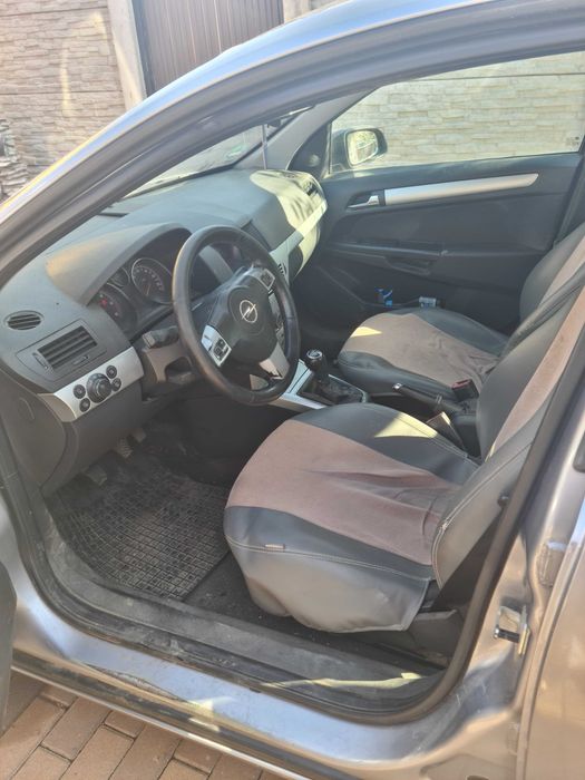 Vand Opel Astra H berlina, 1.7 Diesel, consum mic, AC/CD functionale