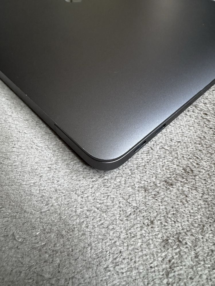MacBook Air 13” M1 8-cpu/8-gpu/8 ram/512 ssd