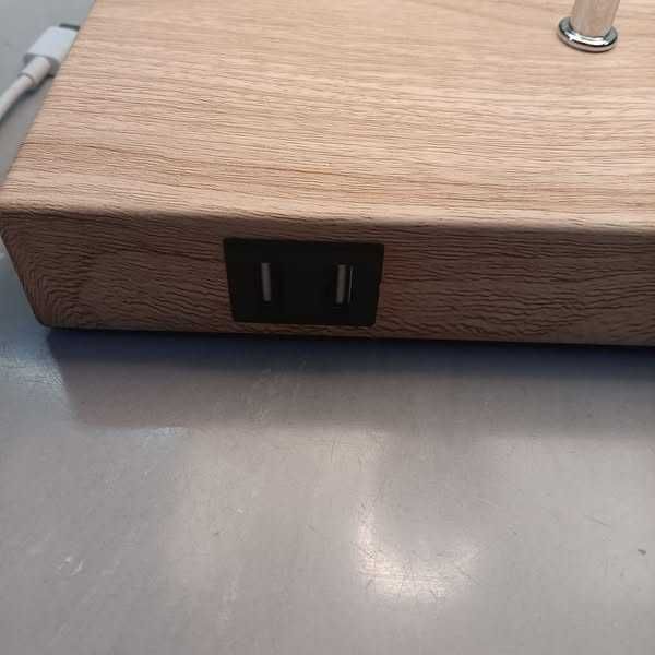 НОВA! Смарт нощна лампа с безжично зареждане и 2x USB порта
